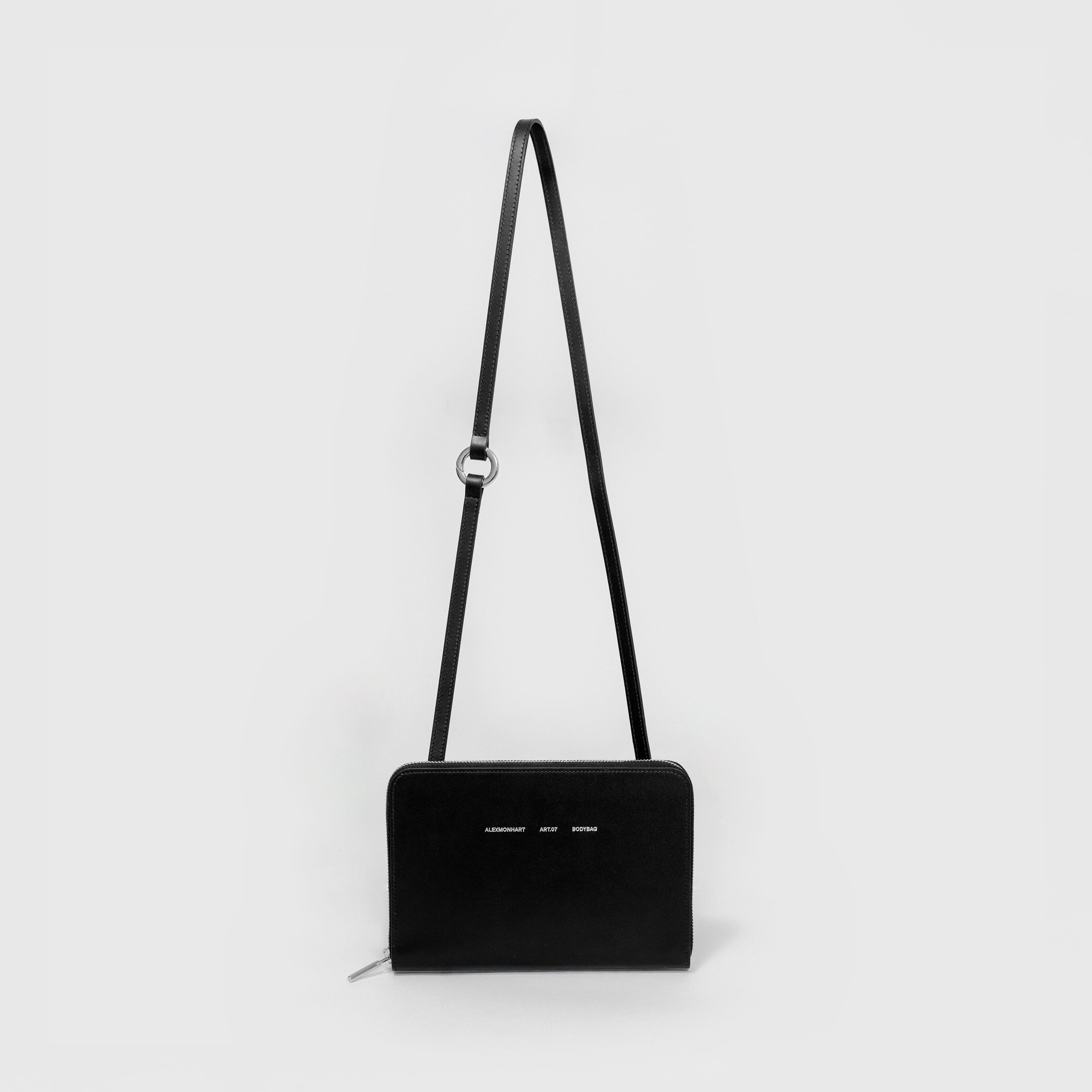 ART.07 BODYBAG SMOOTH SLIM STRAP